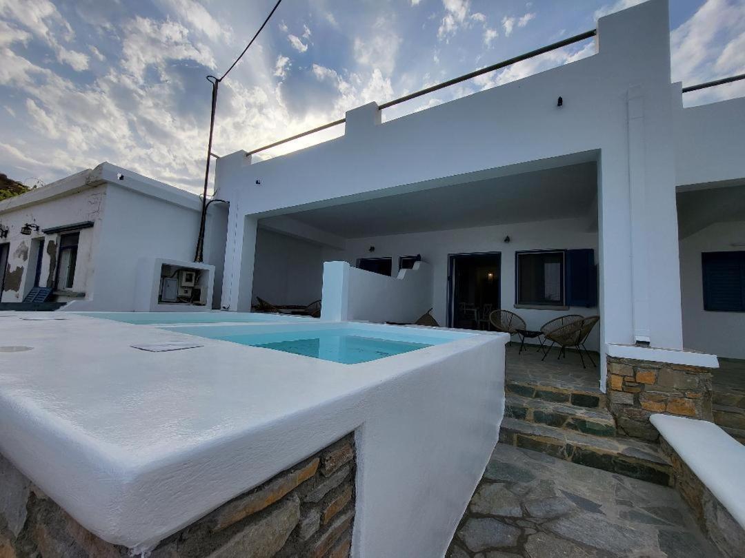 Hébergement de vacances Lareroom 3 σπίτι μπροστά στη παραλία με μικρή πισίνα