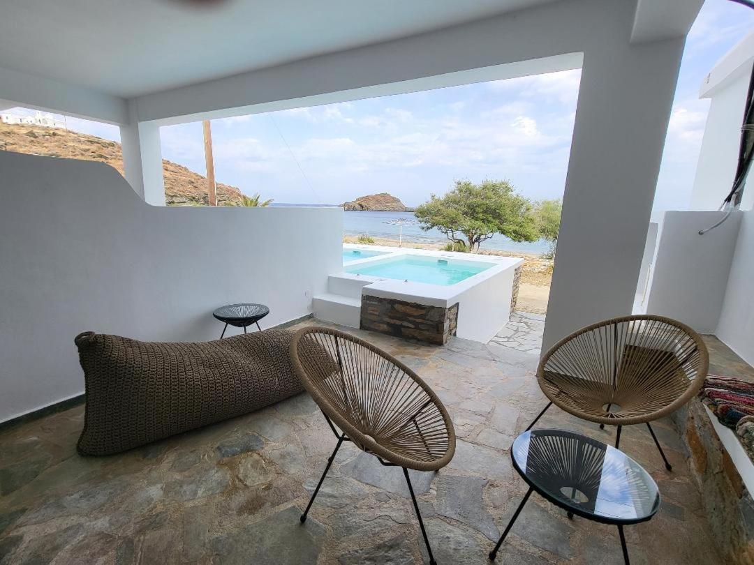 Hébergement de vacances Lareroom 3 σπίτι μπροστά στη παραλία με μικρή πισίνα