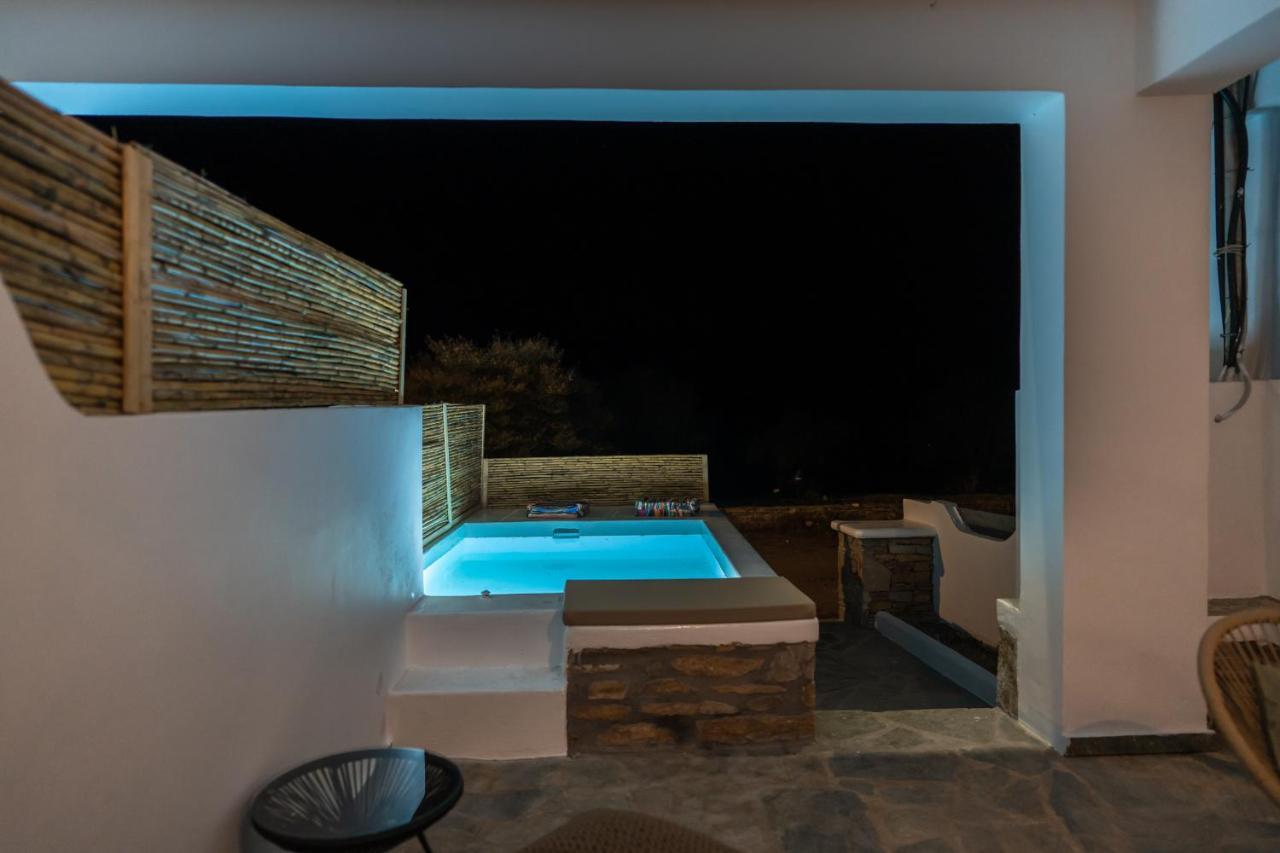 Hébergement de vacances Lareroom 3 σπίτι μπροστά στη παραλία με μικρή πισίνα Kíthnos