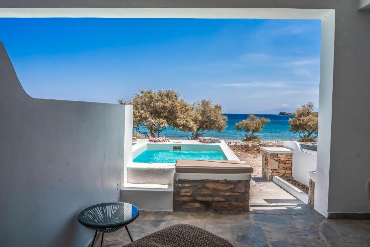 Lareroom 3 σπίτι μπροστά στη παραλία με μικρή πισίνα *