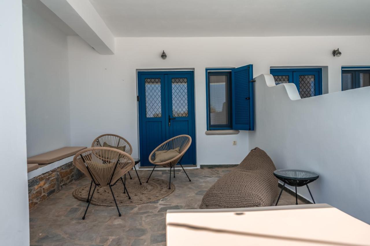 Lareroom 3 σπίτι μπροστά στη παραλία με μικρή πισίνα * Kythnos